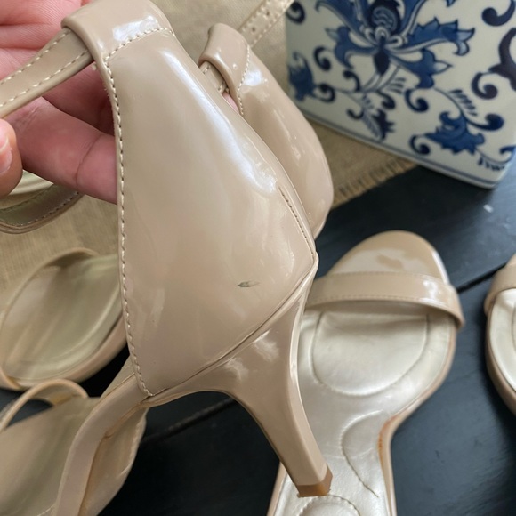 2prs for $20, Bandolino 6.5, Taupe/Tan heels - Picture 3 of 5